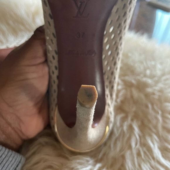 - Louis Vuitton (Preowned) “Eyeline” beige heels with suede mesh finis… - Picture 10 of 13
